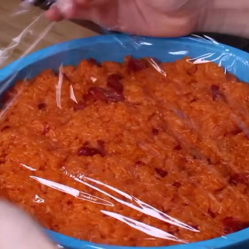 Bước 6 Đóng khuôn xôi gấc đậu xanh Xôi gấc nước cốt dừa