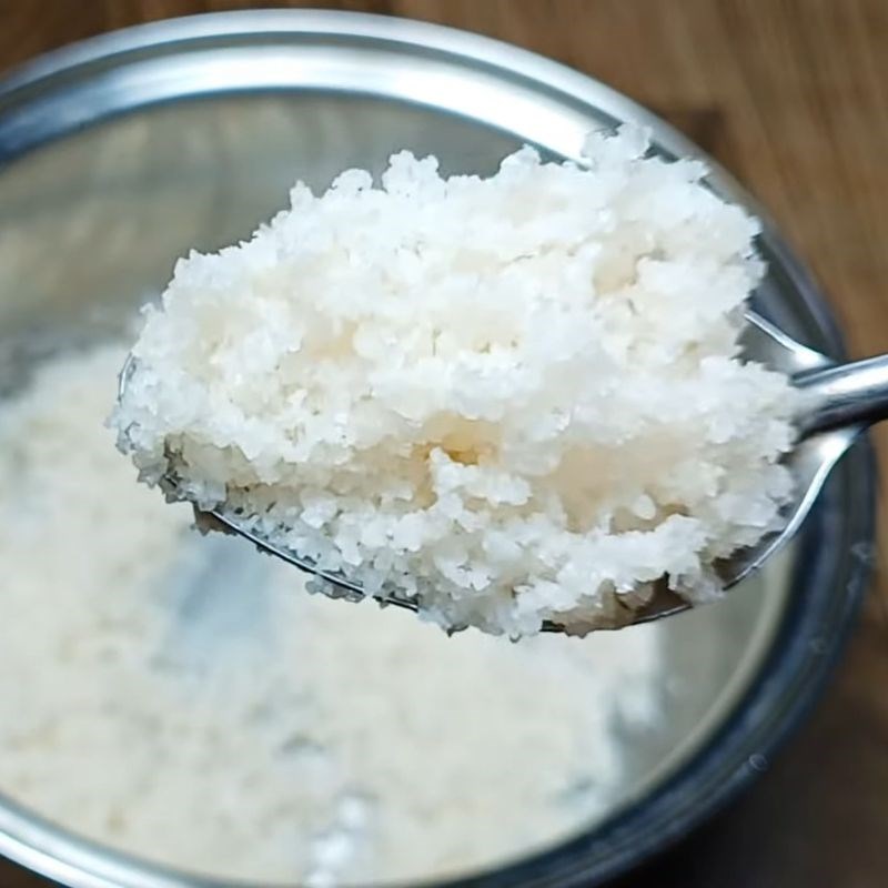 Bước 3 Giã muối hạt Muối chấm hoa quả