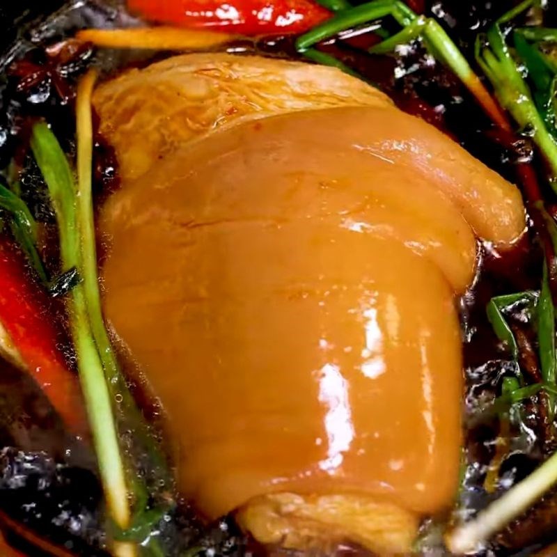 Bước 3 Hầm chân giò xì dầu kiểu Quảng Đông Chân giò hầm quảng đông