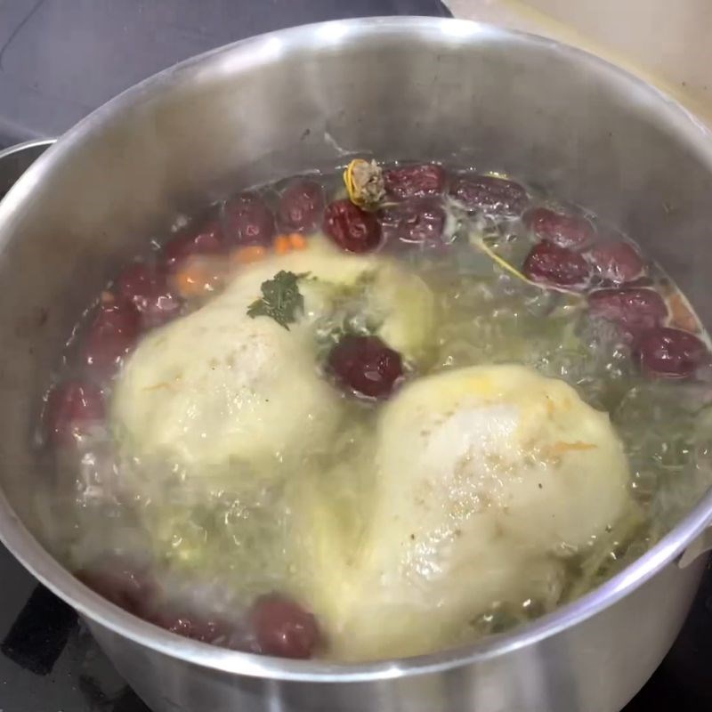 Bước 4 Hầm gà ngải cứu hạt sen thơm lừng Gà hầm ngải cứu hạt sen