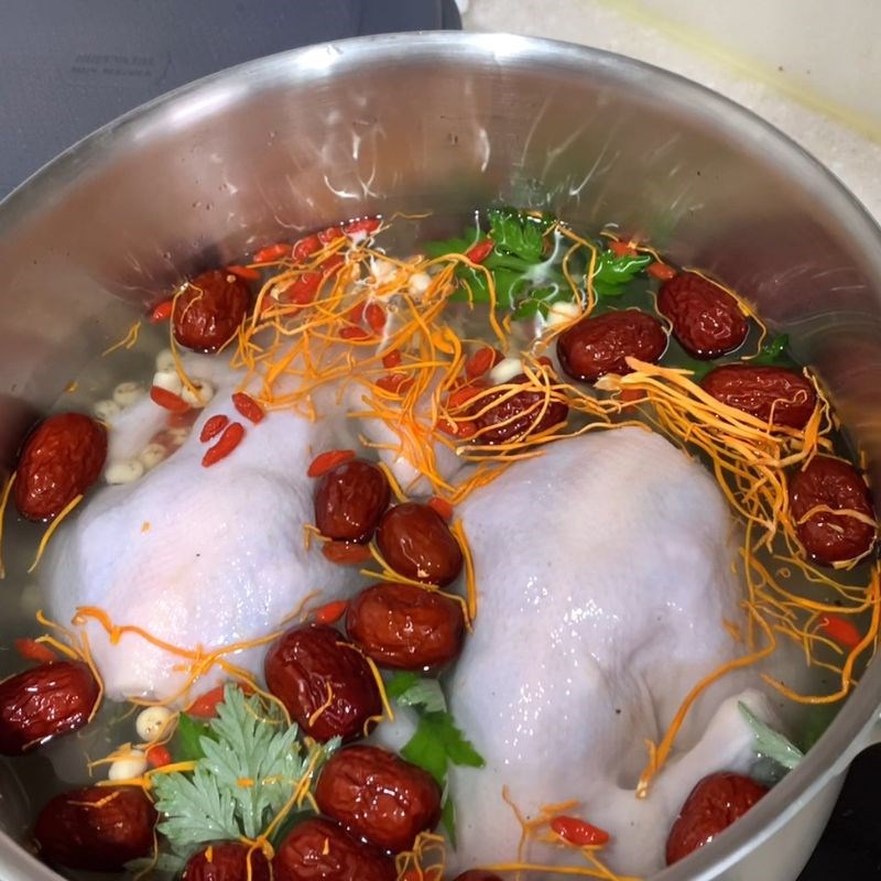 Bước 4 Hầm gà ngải cứu hạt sen thơm lừng Gà hầm ngải cứu hạt sen