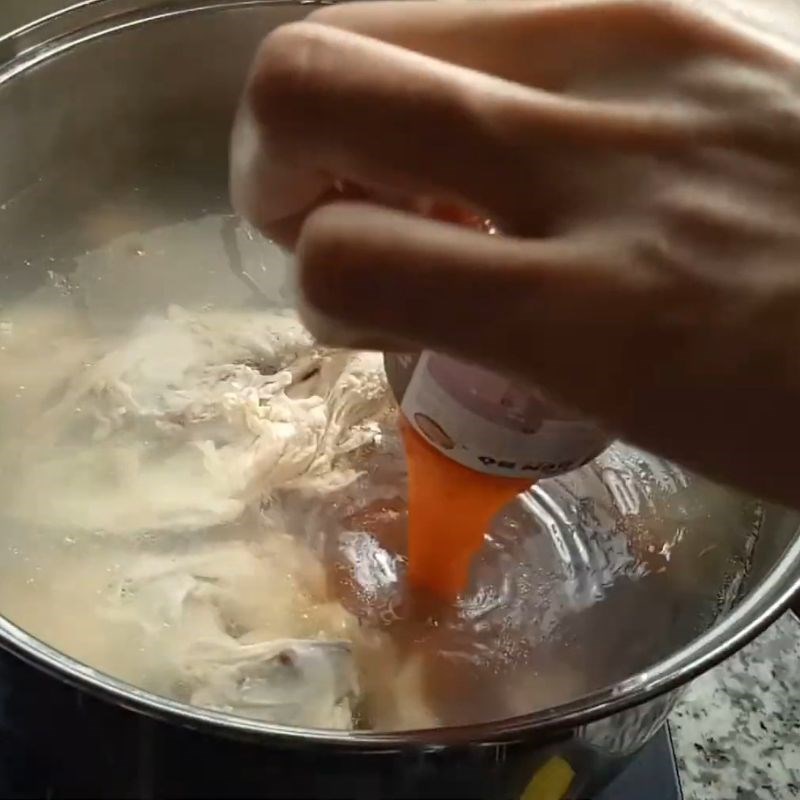 Bước 2 Hầm xương và thịt với gói gia vị nấu bún bò Nấu bún bò bằng gói gia vị