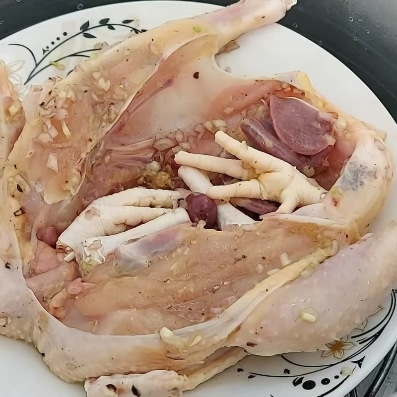 Bước 2 Hấp gà và xé phay Gỏi gà chua ngọt