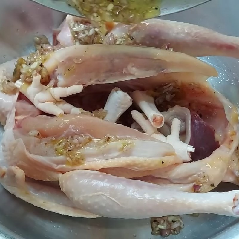 Bước 2 Hấp gà và xé phay Gỏi gà chua ngọt