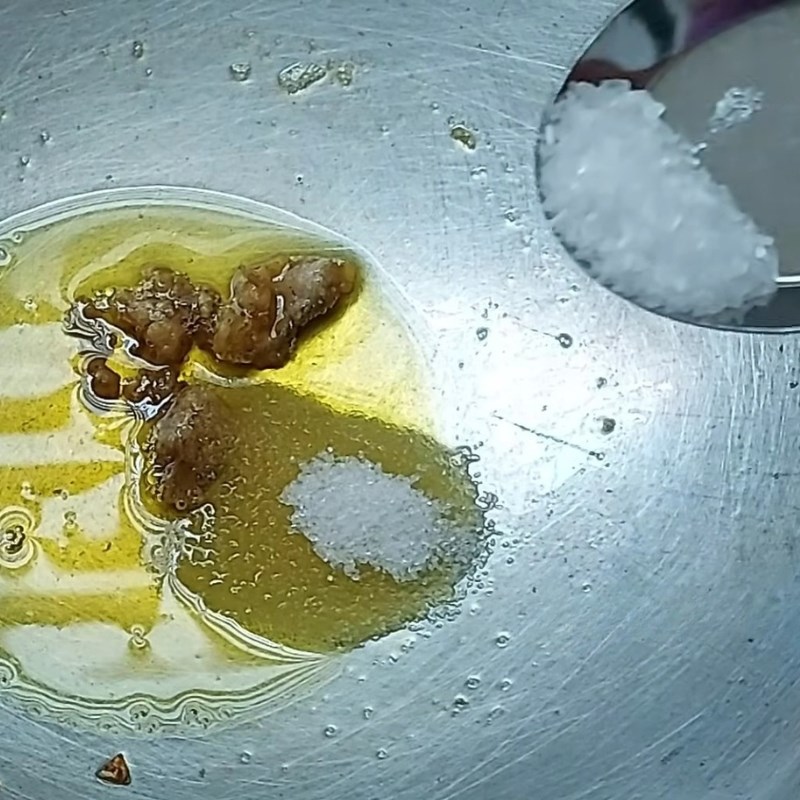 Bước 2 Hấp gà và xé phay Gỏi gà chua ngọt