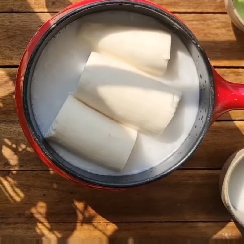 Bước 3 Hấp sắn cốt dừa lần 1 Sắn hấp cốt dừa lá nếp