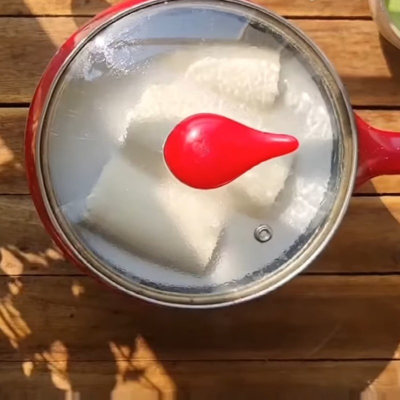 Bước 3 Hấp sắn cốt dừa lần 1 Sắn hấp cốt dừa lá nếp