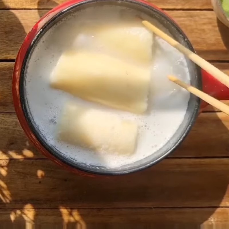 Bước 3 Hấp sắn cốt dừa lần 1 Sắn hấp cốt dừa lá nếp