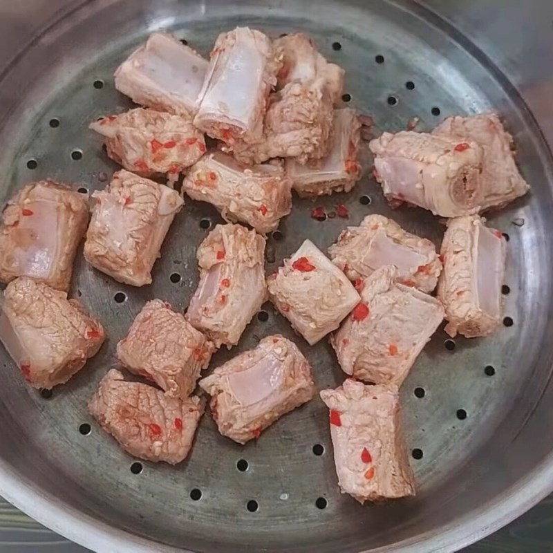 Bước 3 Hấp sườn mềm ngọt Nước sốt sườn xào chua ngọt