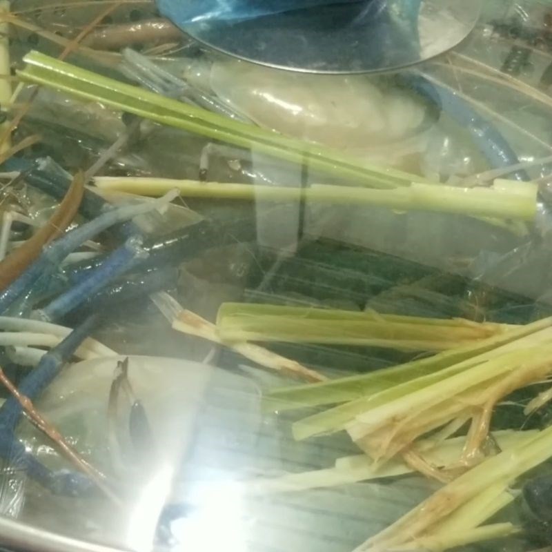 Bước 3 Hấp tôm với bia thơm lừng Tôm hấp bia sả