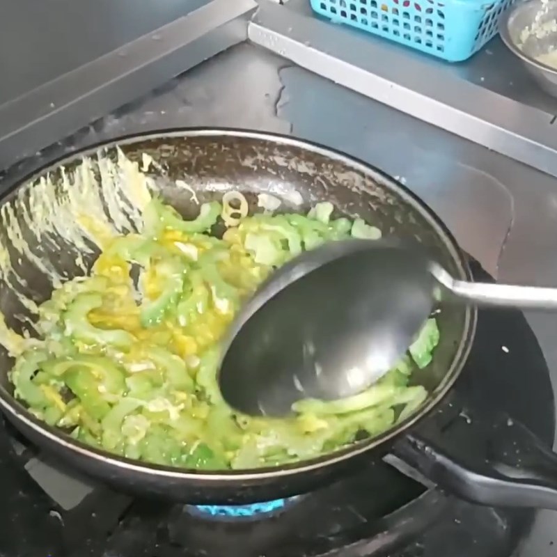 Bước 3 Hoàn thành món trứng xào khổ qua Mướp đắng xào trứng