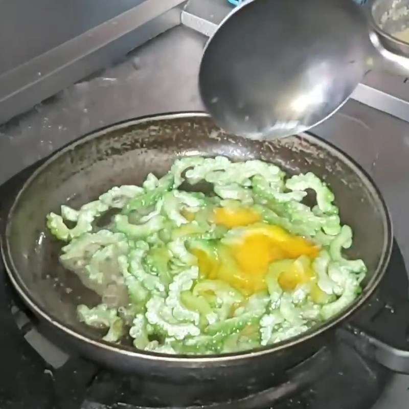 Bước 3 Hoàn thành món trứng xào khổ qua Mướp đắng xào trứng