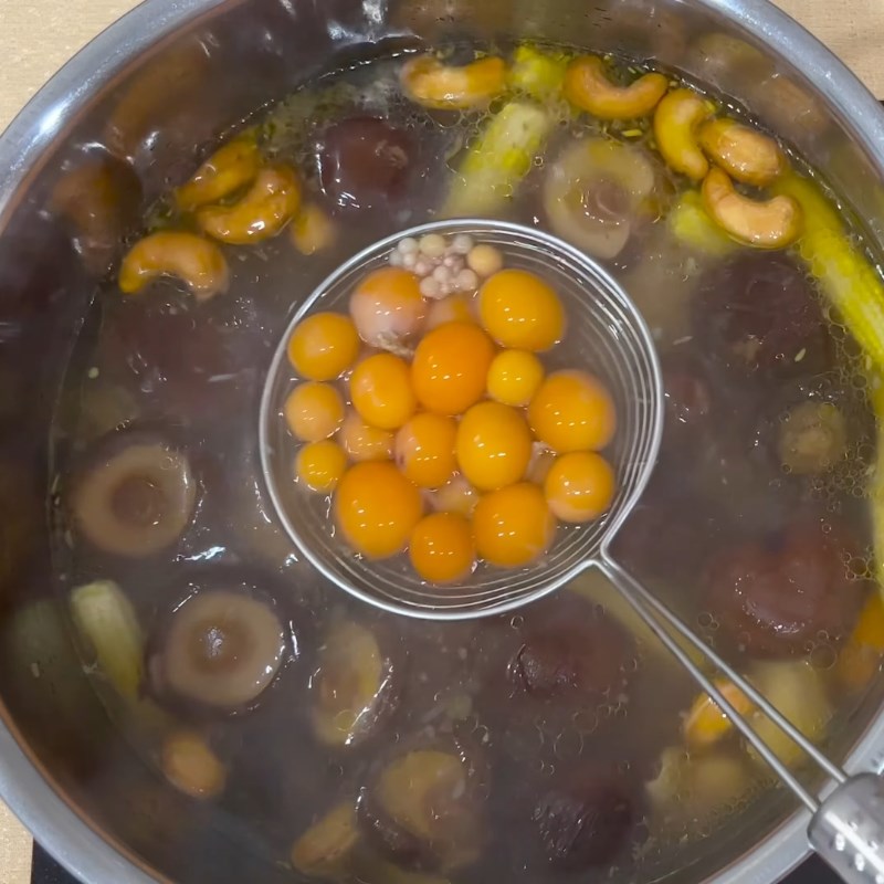 Bước 4 Hoàn thiện món ăn Gà nấu nấm đông cô bắp non