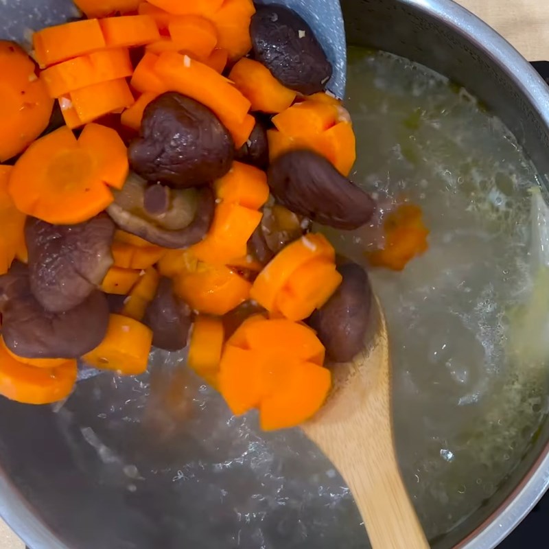 Bước 4 Hoàn thiện món ăn Gà nấu nấm đông cô bắp non