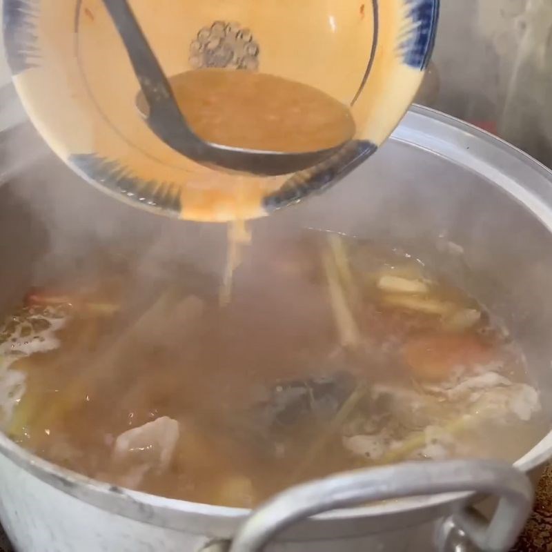Bước 4 Hoàn thiện nước lẩu Thái chua cay Cá chép nấu lẩu thái