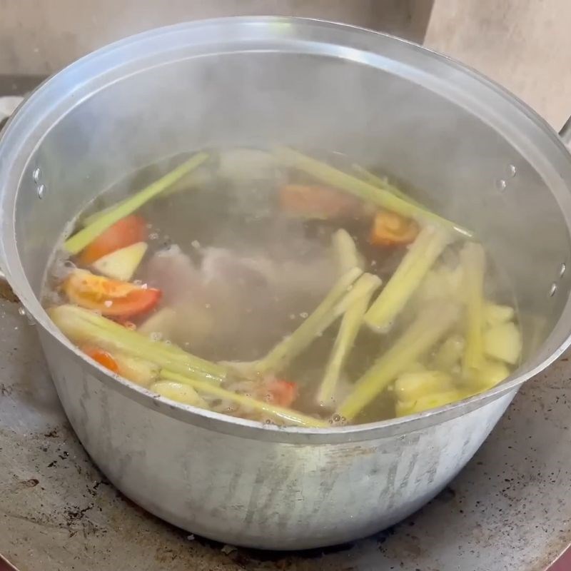 Bước 4 Hoàn thiện nước lẩu Thái chua cay Cá chép nấu lẩu thái