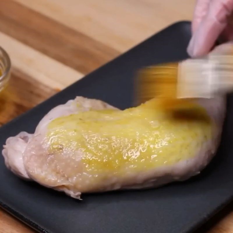 Bước 4 Hoàn thiện thịt gà và các nguyên liệu ăn kèm Phở gà trộn xì dầu