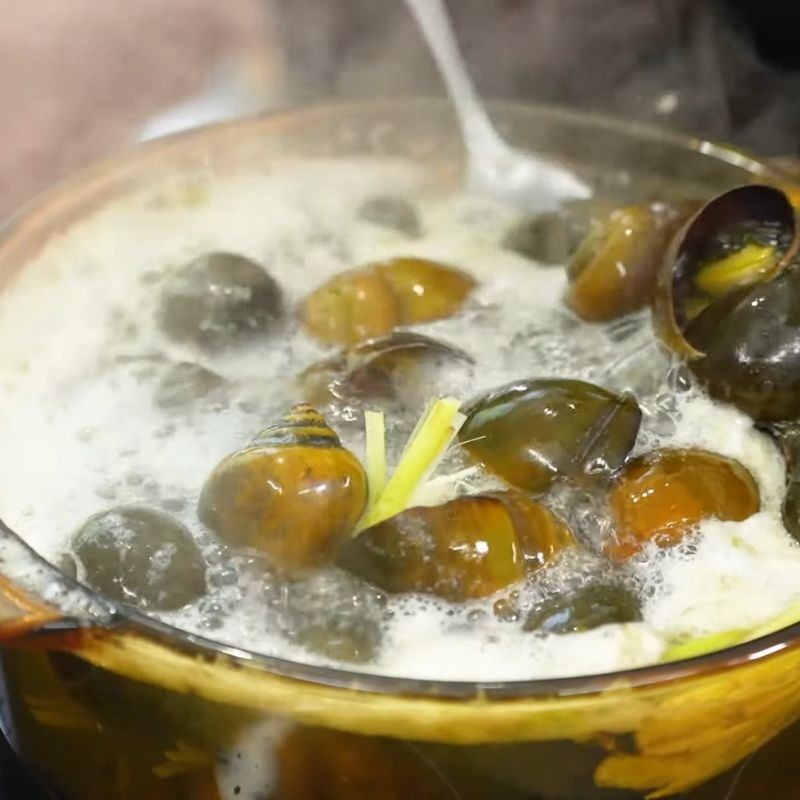 Bước 3 Khều thịt ốc Ốc nhồi xào sả ớt