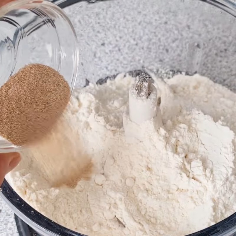 Bước 1 Kích hoạt men và trộn bột Giò cháo quẩy