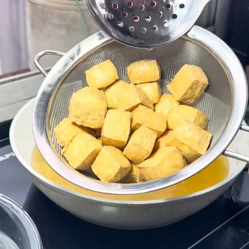 Bước 3 Làm đậu rán giòn lần 1 Đậu rán giòn