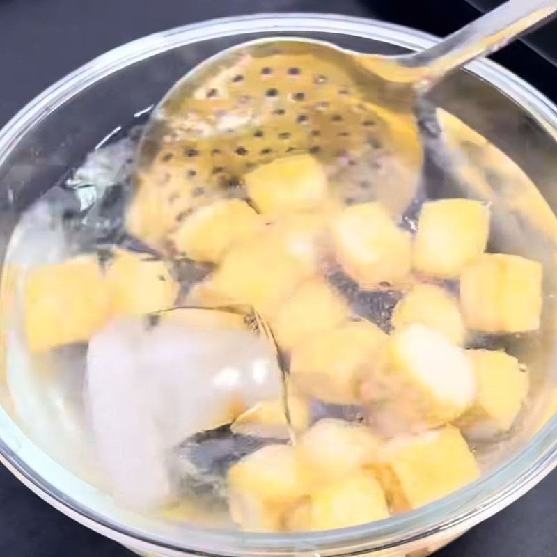 Bước 3 Làm đậu rán giòn lần 1 Đậu rán giòn