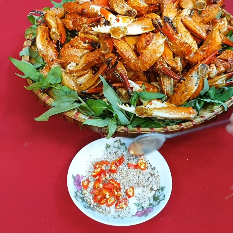 Bước 5 Làm muối tiêu chanh chấm càng ghẹ rang muối Càng ghẹ rang muối