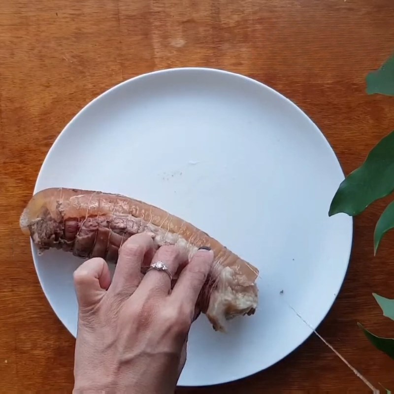 Bước 3 Làm nguội và thái thịt Thịt bê luộc