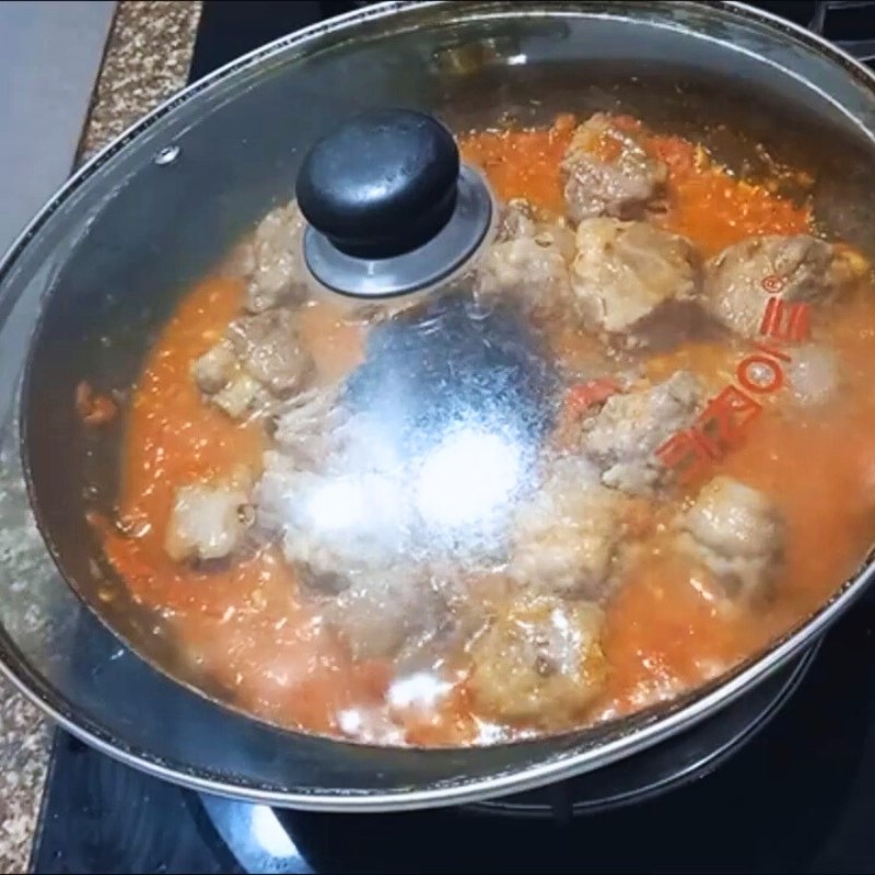 Bước 4 Làm sốt cà chua và rim sườn đậm đà Sườn xào chua ngọt cà chua