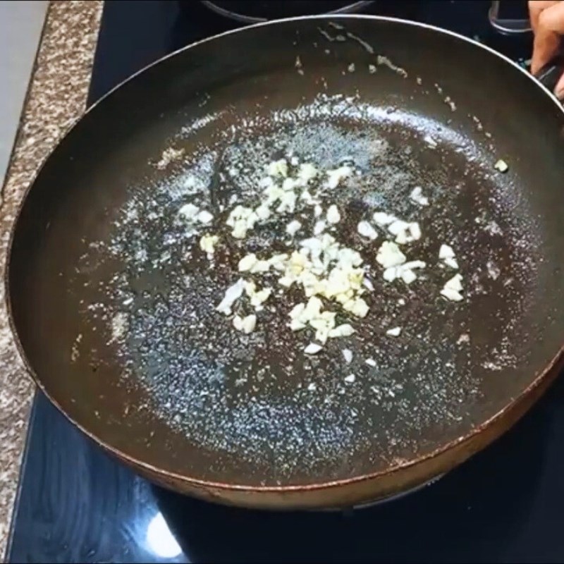 Bước 4 Làm sốt cà chua và rim sườn đậm đà Sườn xào chua ngọt cà chua