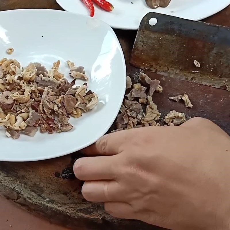 Bước 3 Luộc lòng gà làm nhân tiết canh Tiết canh gà