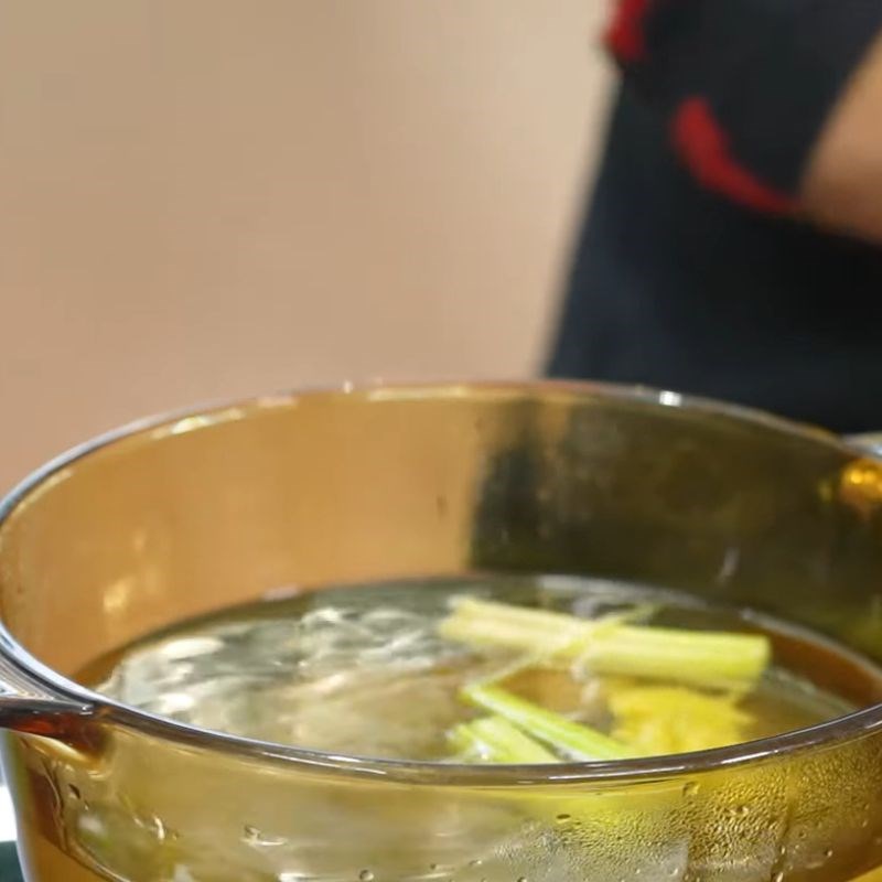 Bước 2 Luộc ốc Ốc nhồi xào sả ớt