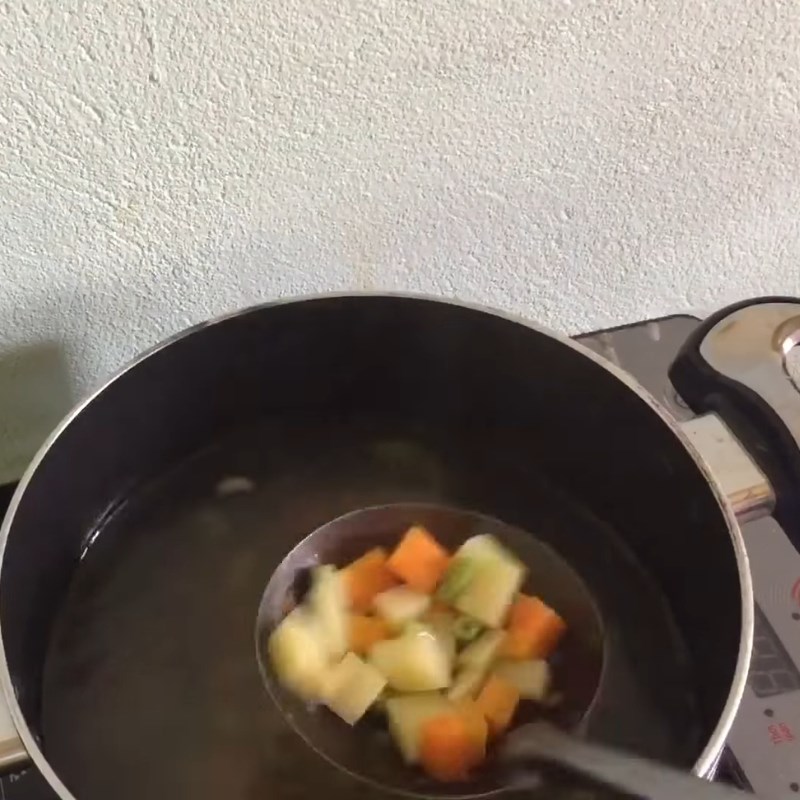 Bước 2 Luộc rau củ Salad rau củ trộn sốt mayonnaise