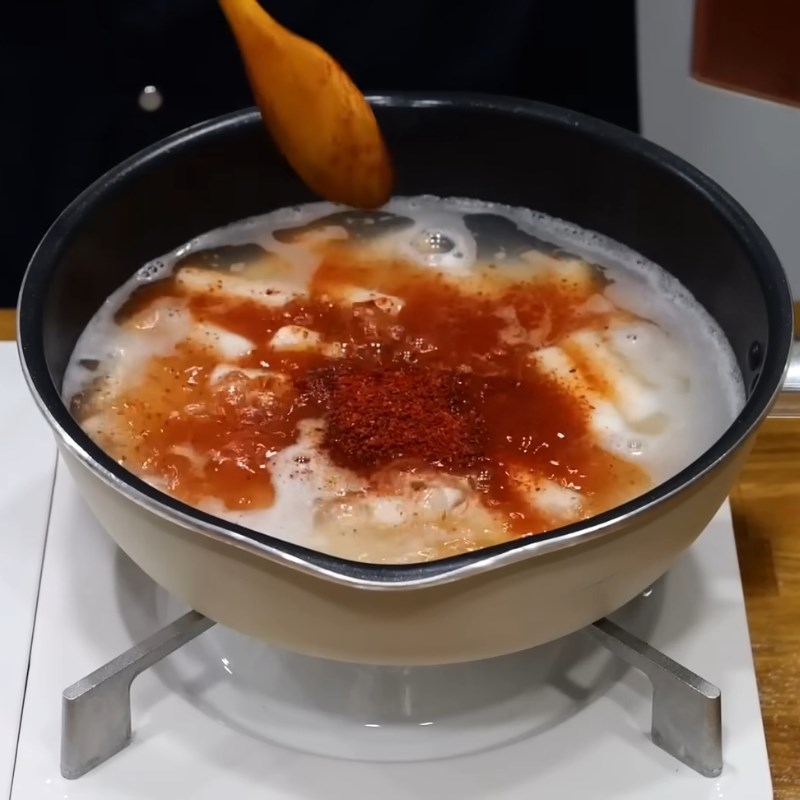 Bước 4 Nấu bánh gạo và pha chế nước sốt Tokbokki Sốt tokbokki chuẩn Hàn Quốc