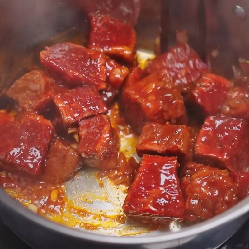 Bước 3 Nấu bò sốt vang Bò sốt vang bằng gói gia vị