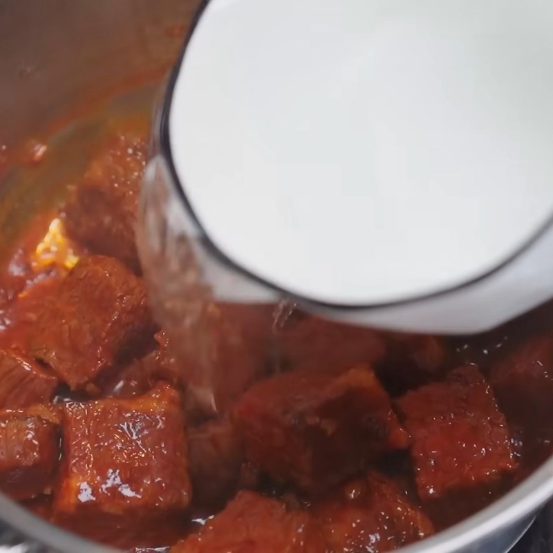 Bước 3 Nấu bò sốt vang Bò sốt vang bằng gói gia vị