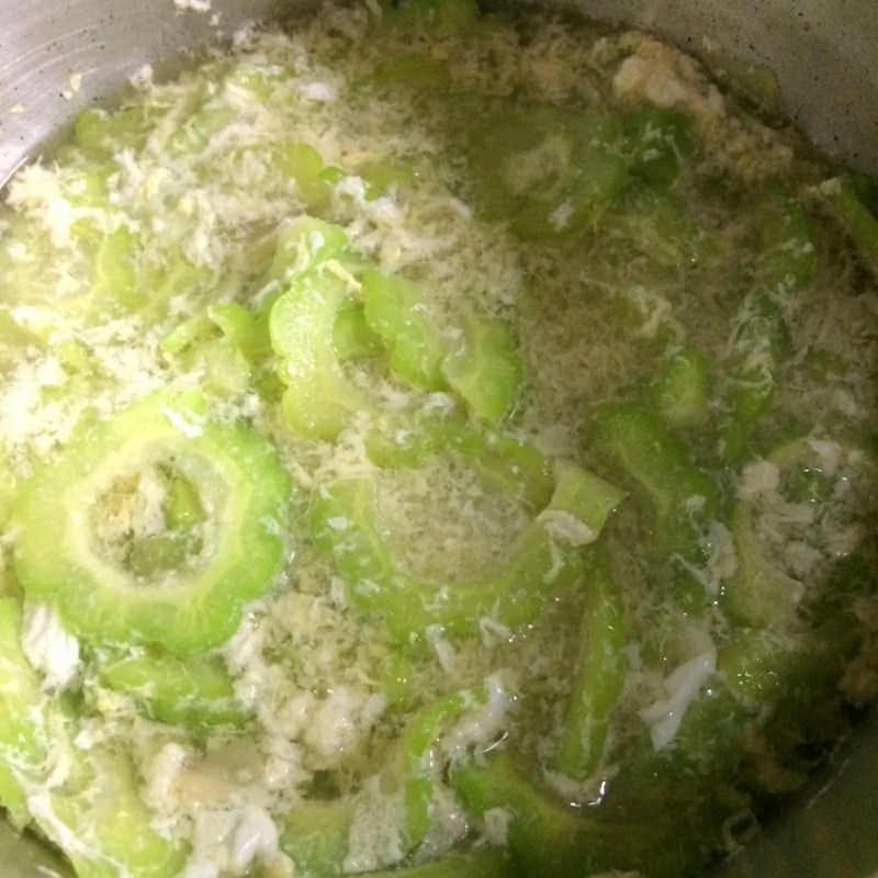 Bước 3 Nấu canh khổ qua trứng thanh mát Canh khổ qua trứng