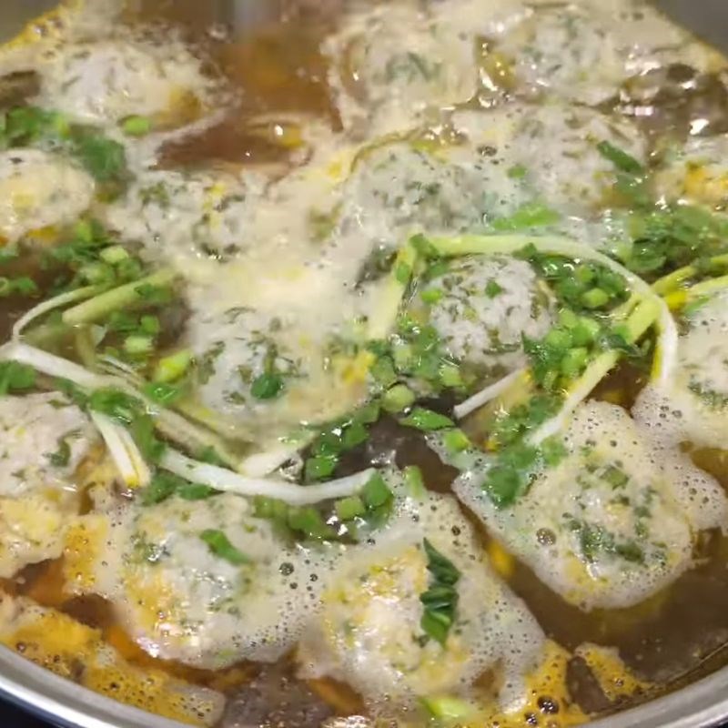 Bước 3 Nấu canh ngải cứu thịt băm hạt sen không bị đắng Canh ngải cứu