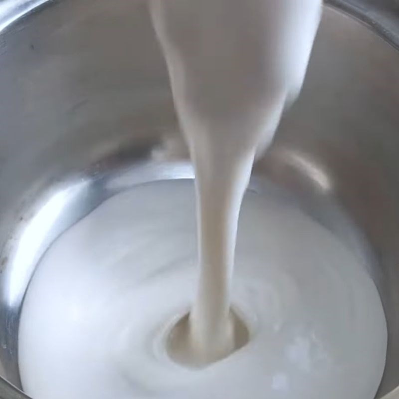 Bước 8 Nấu nước cốt dừa Chè thập cẩm miền Bắc