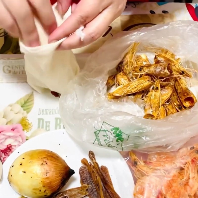 Bước 3 Nấu nước dùng Mì vằn thắn