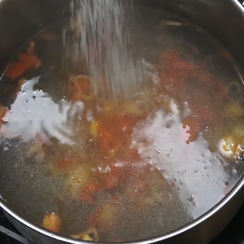 Bước 4 Nấu nước dùng riêu cá chép Cá chép nấu mẻ