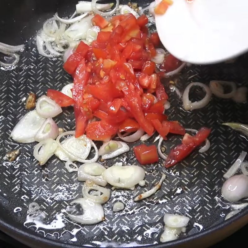 Bước 4 Nấu nước dùng riêu cá chép Cá chép nấu mẻ