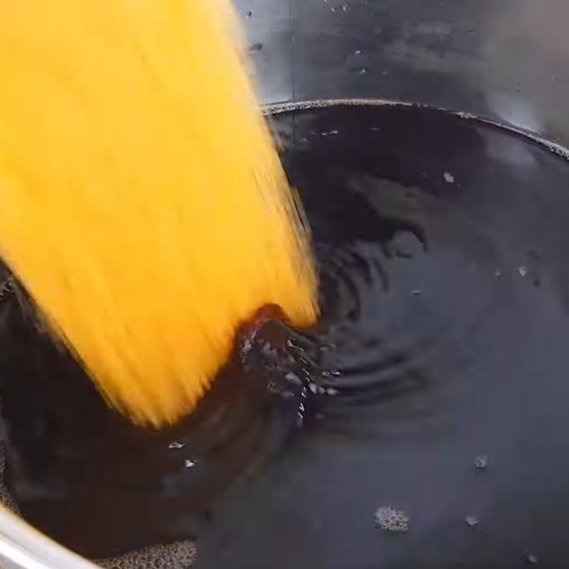 Bước 3 Nấu nước đường đỗ Chè thập cẩm miền Bắc