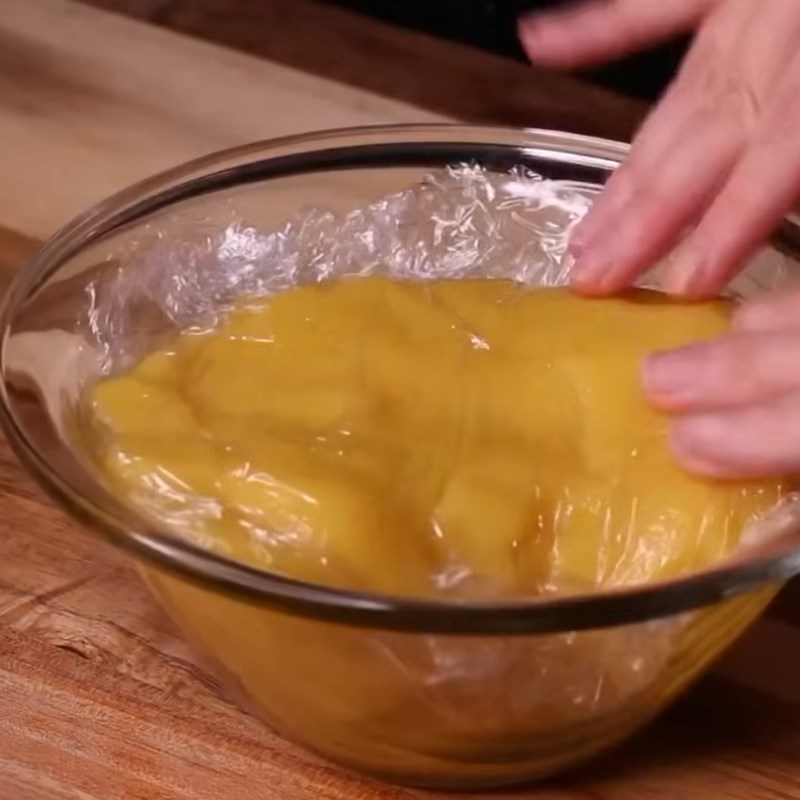 Bước 1 Nấu và xào nhân đậu xanh Xôi gấc nước cốt dừa