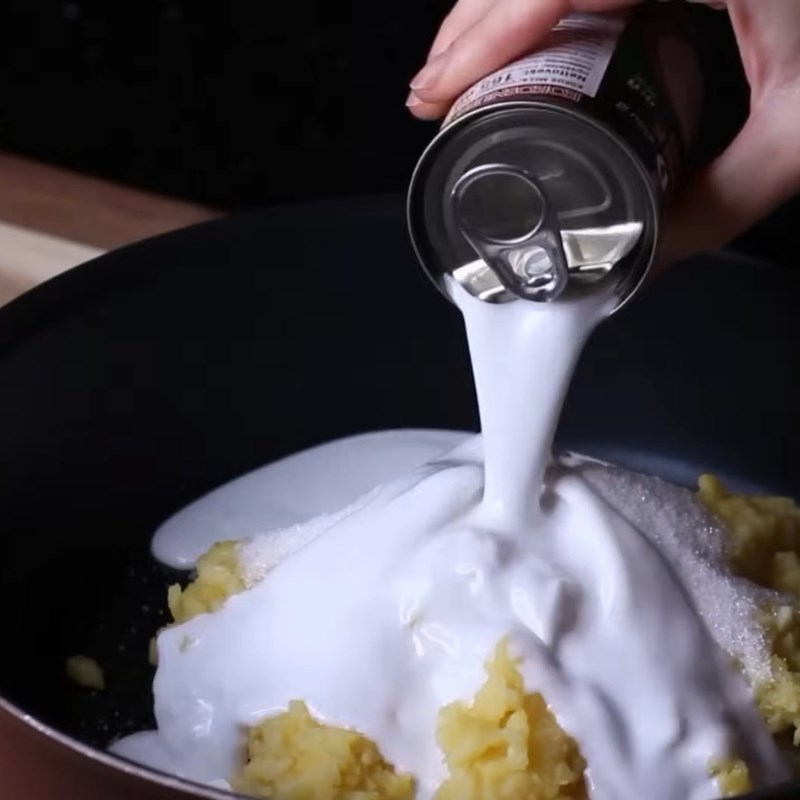 Bước 1 Nấu và xào nhân đậu xanh Xôi gấc nước cốt dừa