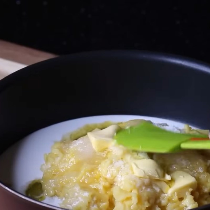 Bước 1 Nấu và xào nhân đậu xanh Xôi gấc nước cốt dừa