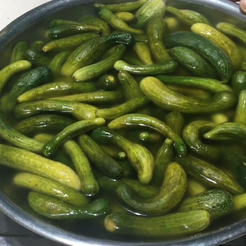 Bước 2 Ngâm dưa leo với muối Dưa leo ngâm mắm đường