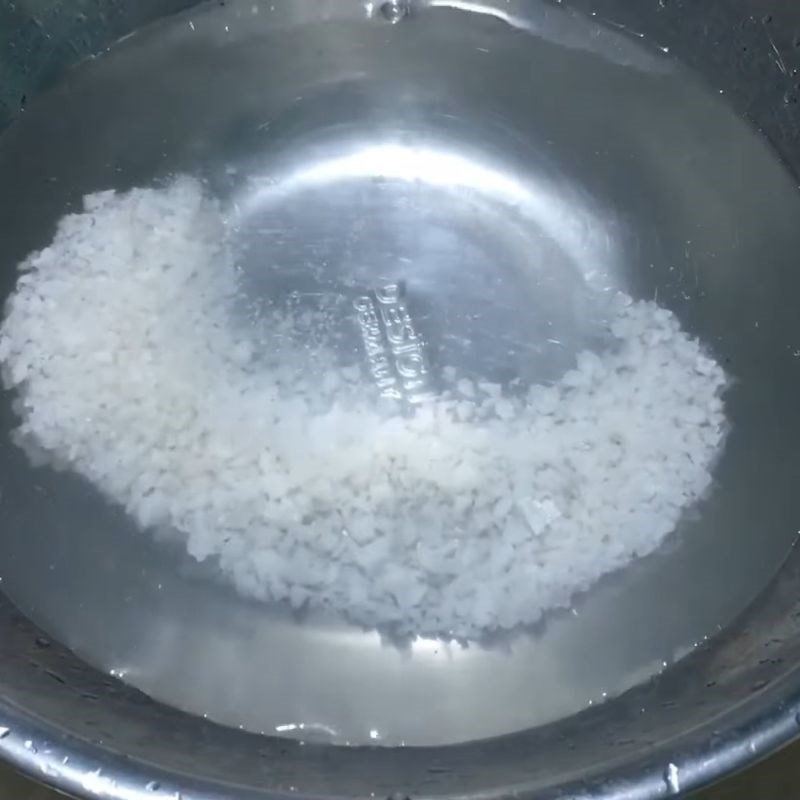 Bước 2 Ngâm dưa leo với muối Dưa leo ngâm mắm đường