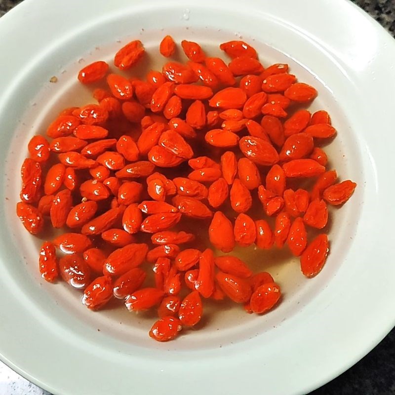 Bước 2 Ngâm kỷ tử Cháo táo đỏ