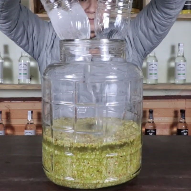 Bước 2 Ngâm rượu cốm – Pha trộn hương vị Rượu cốm