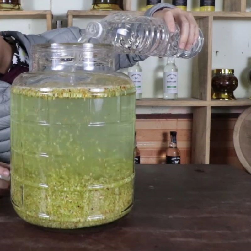 Bước 2 Ngâm rượu cốm – Pha trộn hương vị Rượu cốm